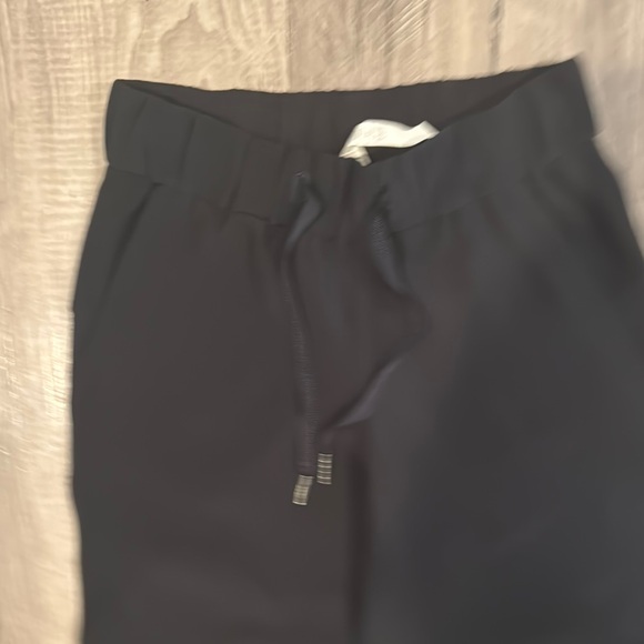 Lululemon Athletica Woven( no stretch) Black Drawstring Crop Jogger Size 2 - Picture 3 of 5